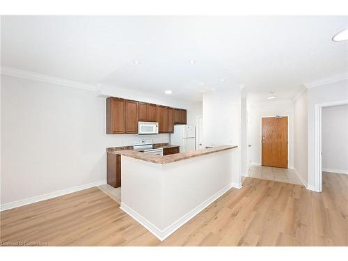 213-443 Centennial Forest Drive, Milton, ON - Indoor Photo Showing Kitchen