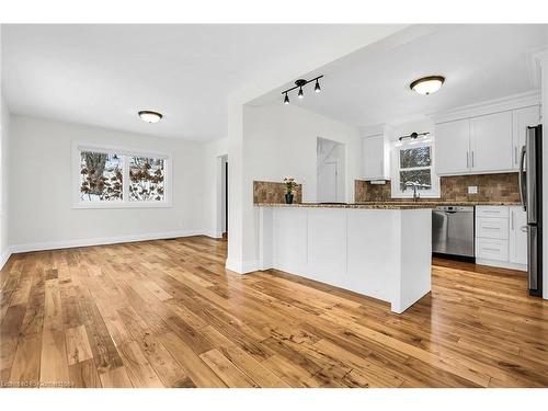 115 Gibson Street, Grimsby, ON - Indoor Photo Showing Kitchen