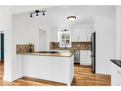 115 Gibson Street, Grimsby, ON - Indoor Photo Showing Kitchen With Upgraded Kitchen