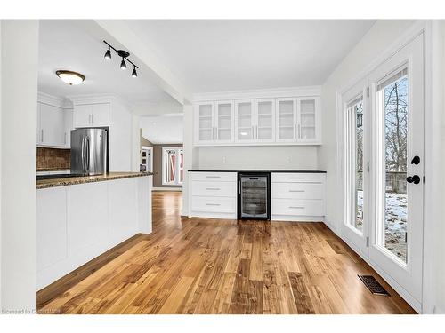 115 Gibson Street, Grimsby, ON - Indoor Photo Showing Kitchen