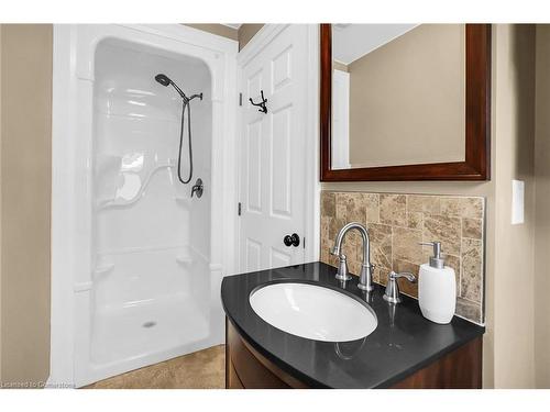 115 Gibson Street, Grimsby, ON - Indoor Photo Showing Bathroom