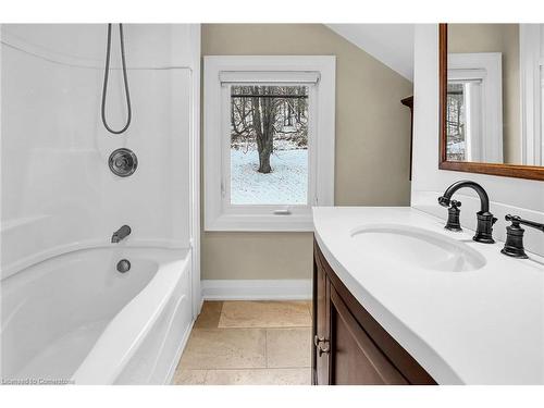 115 Gibson Street, Grimsby, ON - Indoor Photo Showing Bathroom