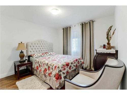 48 Eringate Court Court, Hamilton, ON - Indoor Photo Showing Bedroom