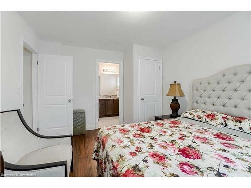 48 Eringate Court Court, Hamilton, ON - Indoor Photo Showing Bedroom