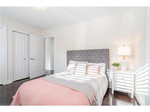 5247 Spruce Avenue, Burlington, ON - Indoor Photo Showing Bedroom