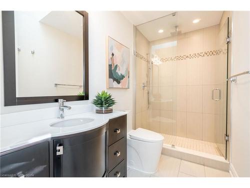 5247 Spruce Avenue, Burlington, ON - Indoor Photo Showing Bathroom