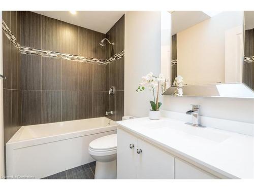 5247 Spruce Avenue, Burlington, ON - Indoor Photo Showing Bathroom