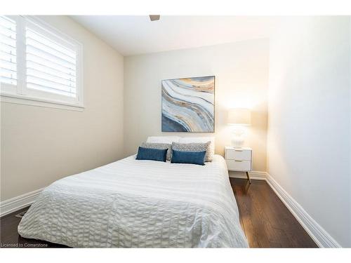 5247 Spruce Avenue, Burlington, ON - Indoor Photo Showing Bedroom