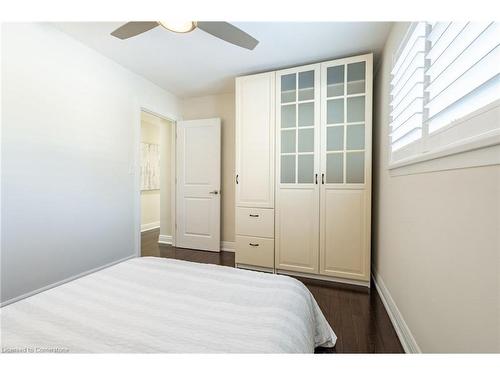 5247 Spruce Avenue, Burlington, ON - Indoor Photo Showing Bedroom