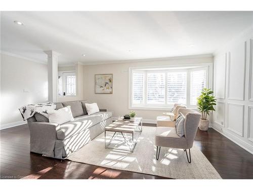 5247 Spruce Avenue, Burlington, ON - Indoor Photo Showing Living Room