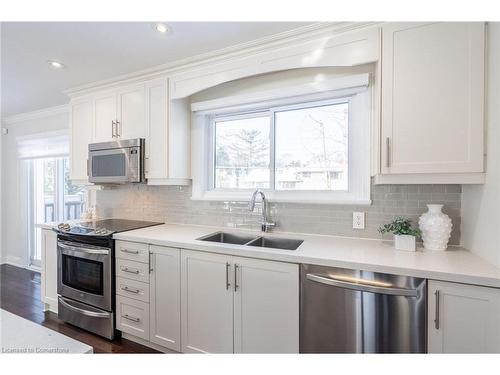 5247 Spruce Avenue, Burlington, ON - Indoor Photo Showing Kitchen With Double Sink With Upgraded Kitchen