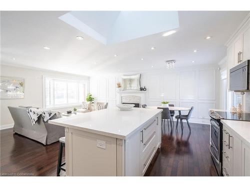 5247 Spruce Avenue, Burlington, ON - Indoor Photo Showing Kitchen With Upgraded Kitchen