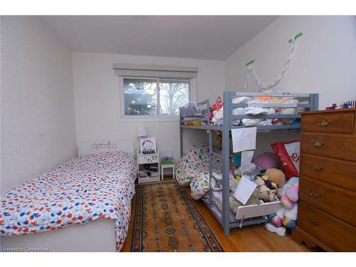 142 Council Crescent, Ancaster, ON - Indoor Photo Showing Bedroom