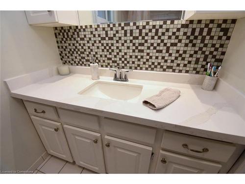 142 Council Crescent, Ancaster, ON - Indoor Photo Showing Bathroom