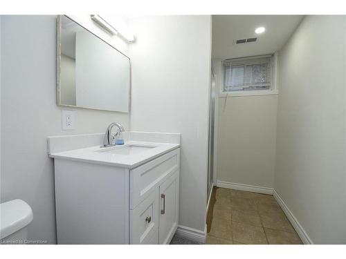 142 Council Crescent, Ancaster, ON - Indoor Photo Showing Bathroom