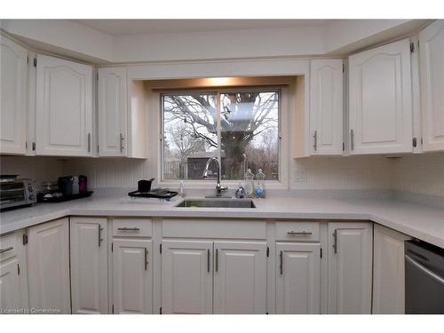 142 Council Crescent, Ancaster, ON - Indoor Photo Showing Kitchen