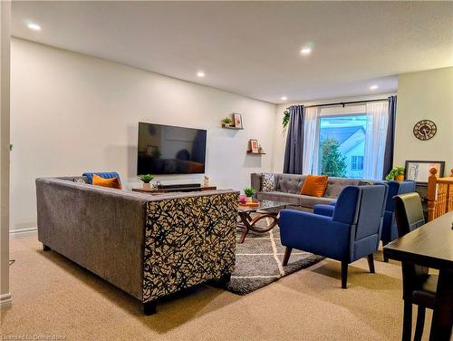 1 Rosedale Avenue, St. Catharines, ON - Indoor Photo Showing Living Room