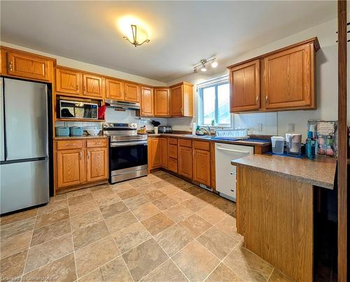 1 Rosedale Avenue, St. Catharines, ON - Indoor Photo Showing Kitchen With Double Sink