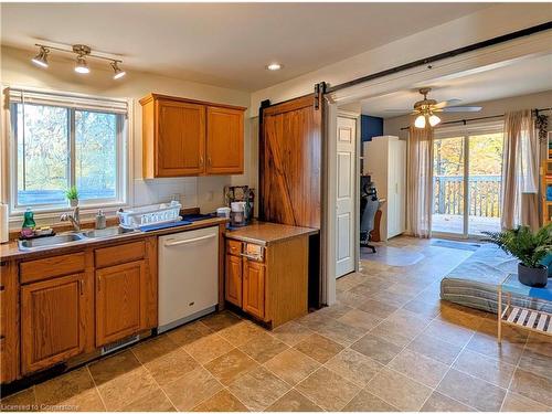 1 Rosedale Avenue, St. Catharines, ON - Indoor Photo Showing Kitchen With Double Sink