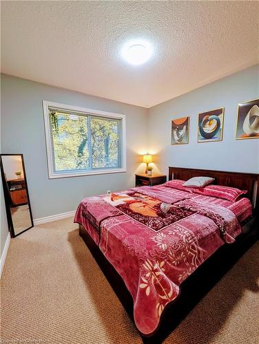 1 Rosedale Avenue, St. Catharines, ON - Indoor Photo Showing Bedroom