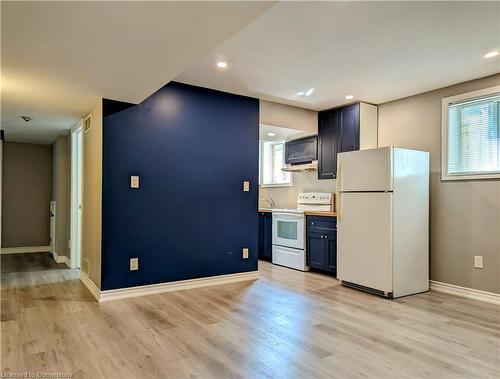 1 Rosedale Avenue, St. Catharines, ON - Indoor Photo Showing Kitchen