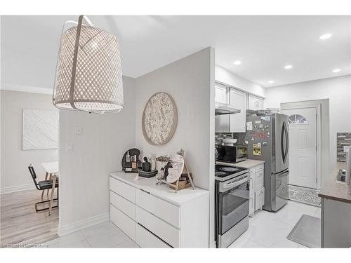 82 Guildwood Drive, Hamilton, ON - Indoor Photo Showing Kitchen