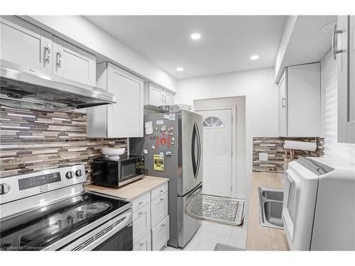 82 Guildwood Drive, Hamilton, ON - Indoor Photo Showing Kitchen