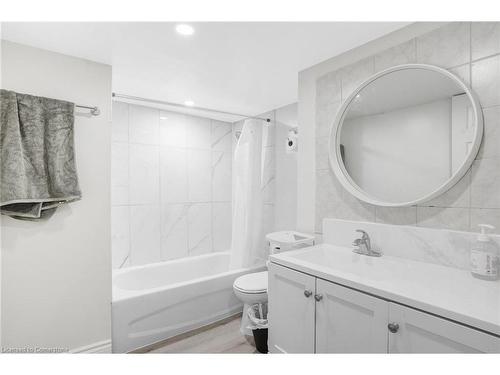 82 Guildwood Drive, Hamilton, ON - Indoor Photo Showing Bathroom