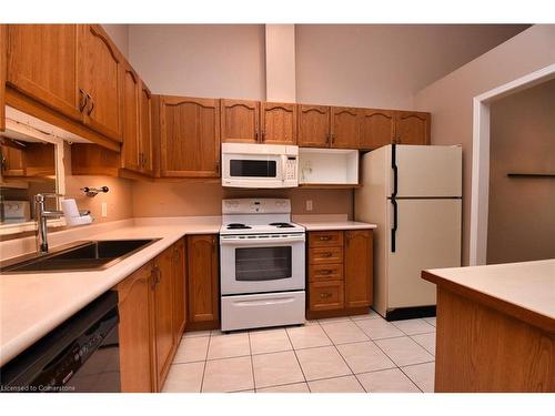 8-60 Rice Avenue, Hamilton, ON - Indoor Photo Showing Kitchen