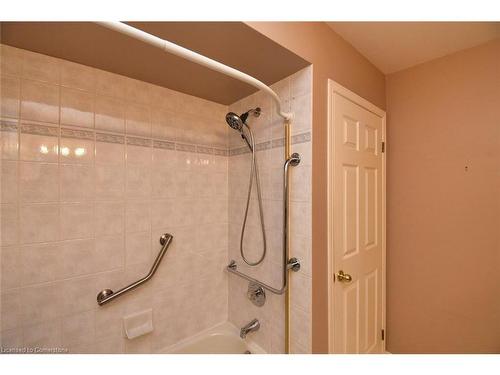 8-60 Rice Avenue, Hamilton, ON - Indoor Photo Showing Bathroom