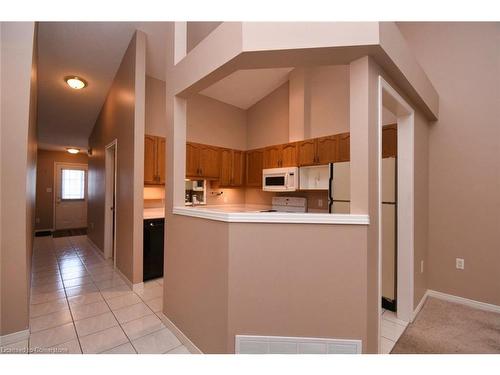 8-60 Rice Avenue, Hamilton, ON - Indoor Photo Showing Kitchen