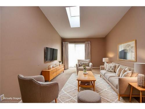 8-60 Rice Avenue, Hamilton, ON - Indoor Photo Showing Living Room