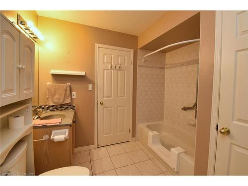 8-60 Rice Avenue, Hamilton, ON - Indoor Photo Showing Bathroom