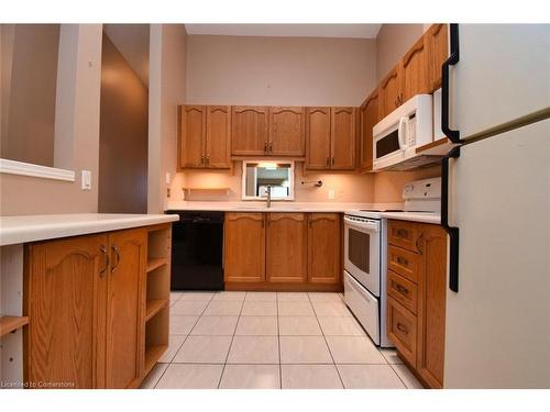 8-60 Rice Avenue, Hamilton, ON - Indoor Photo Showing Kitchen