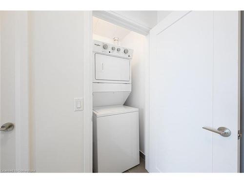 637-16 Concord Place, Grimsby, ON - Indoor Photo Showing Laundry Room