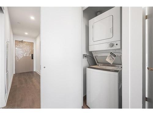 2301-370 Martha Street, Burlington, ON - Indoor Photo Showing Laundry Room