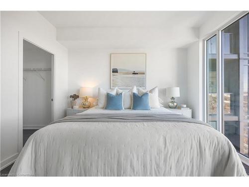 2301-370 Martha Street, Burlington, ON - Indoor Photo Showing Bedroom