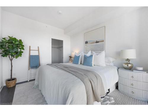 2301-370 Martha Street, Burlington, ON - Indoor Photo Showing Bedroom