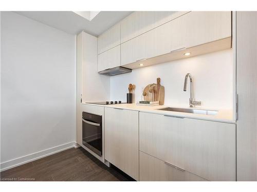 2301-370 Martha Street, Burlington, ON - Indoor Photo Showing Kitchen