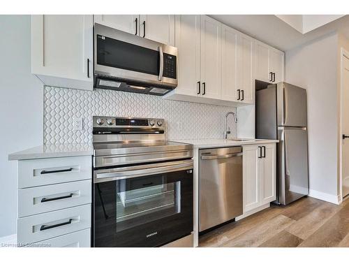 201-480 Gordon Krantz Avenue, Milton, ON - Indoor Photo Showing Kitchen