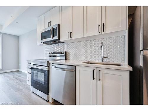 201-480 Gordon Krantz Avenue, Milton, ON - Indoor Photo Showing Kitchen