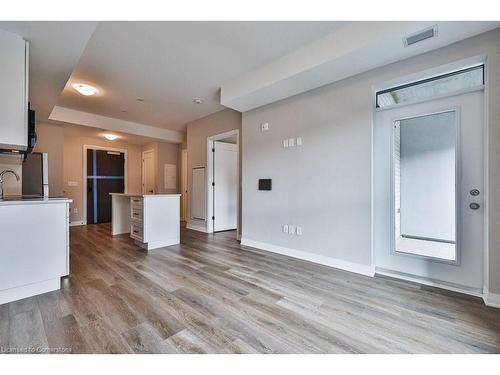 201-480 Gordon Krantz Avenue, Milton, ON - Indoor Photo Showing Kitchen