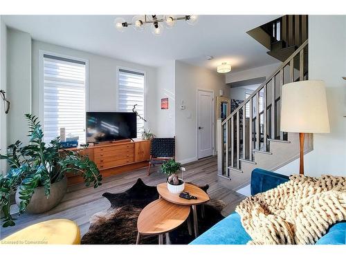 27-270 Melvin Avenue Avenue, Hamilton, ON - Indoor Photo Showing Living Room