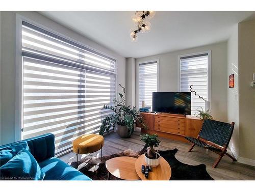 27-270 Melvin Avenue Avenue, Hamilton, ON - Indoor Photo Showing Living Room