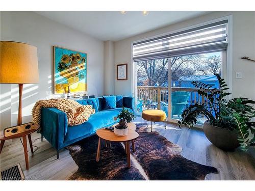 27-270 Melvin Avenue Avenue, Hamilton, ON - Indoor Photo Showing Living Room