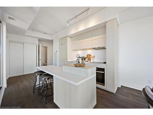 2309-370 Martha Street, Burlington, ON - Indoor Photo Showing Kitchen