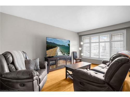 67 Burton Street, Hamilton, ON - Indoor Photo Showing Living Room