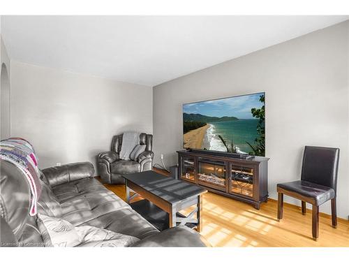 67 Burton Street, Hamilton, ON - Indoor Photo Showing Living Room