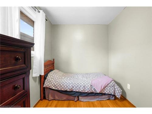 67 Burton Street, Hamilton, ON - Indoor Photo Showing Bedroom