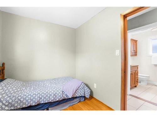 67 Burton Street, Hamilton, ON - Indoor Photo Showing Bedroom